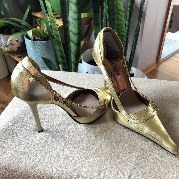 ✨2/$7✨ Shoes: Trend Design 4” Heels - UNKNOWN SIZE 🛍 Bundle Me! - Picture 2 of 9